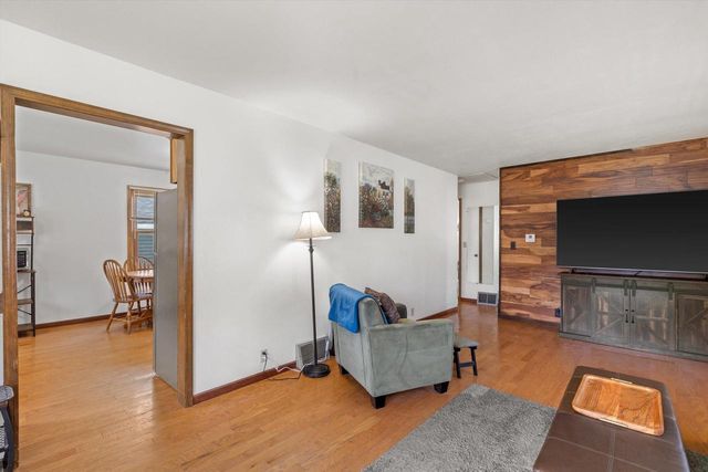 733 101st STREET, Milwaukee, WI 53214