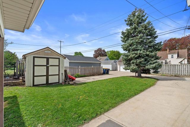733 101st STREET, Milwaukee, WI 53214