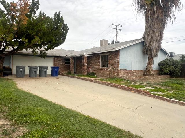 14106 Vista Drive, Armona, CA 93202