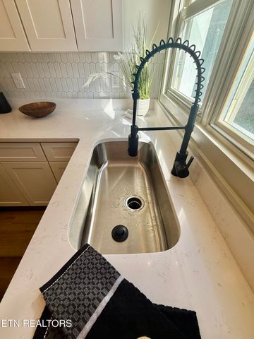 910 Reed St, Knoxville, TN 37921