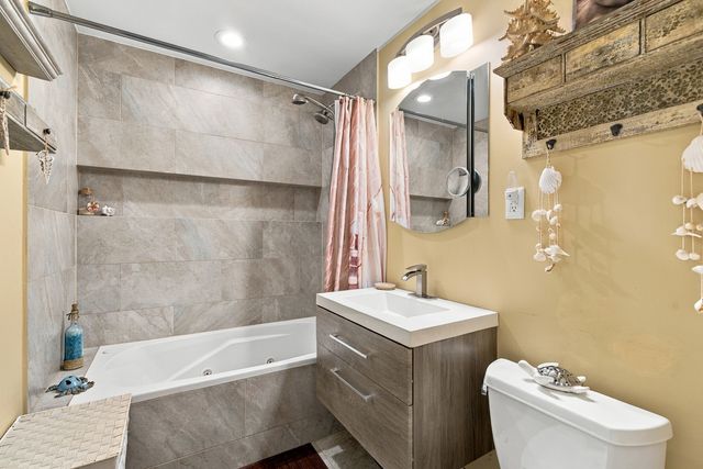 704 Dempster Street E207, Mount Prospect, IL 60056