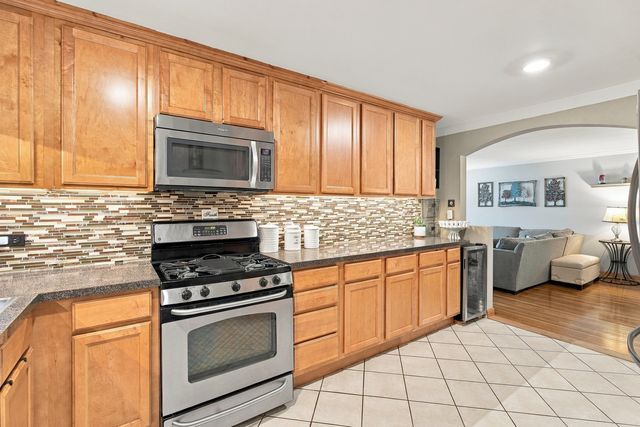 704 Dempster Street E207, Mount Prospect, IL 60056