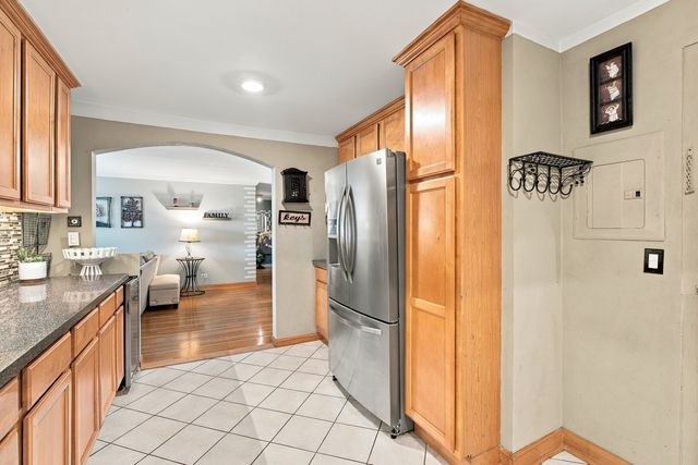 704 Dempster Street E207, Mount Prospect, IL 60056