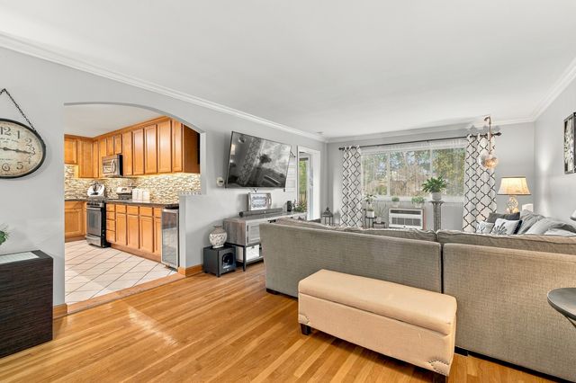 704 Dempster Street E207, Mount Prospect, IL 60056