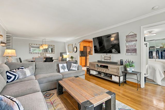 704 Dempster Street E207, Mount Prospect, IL 60056