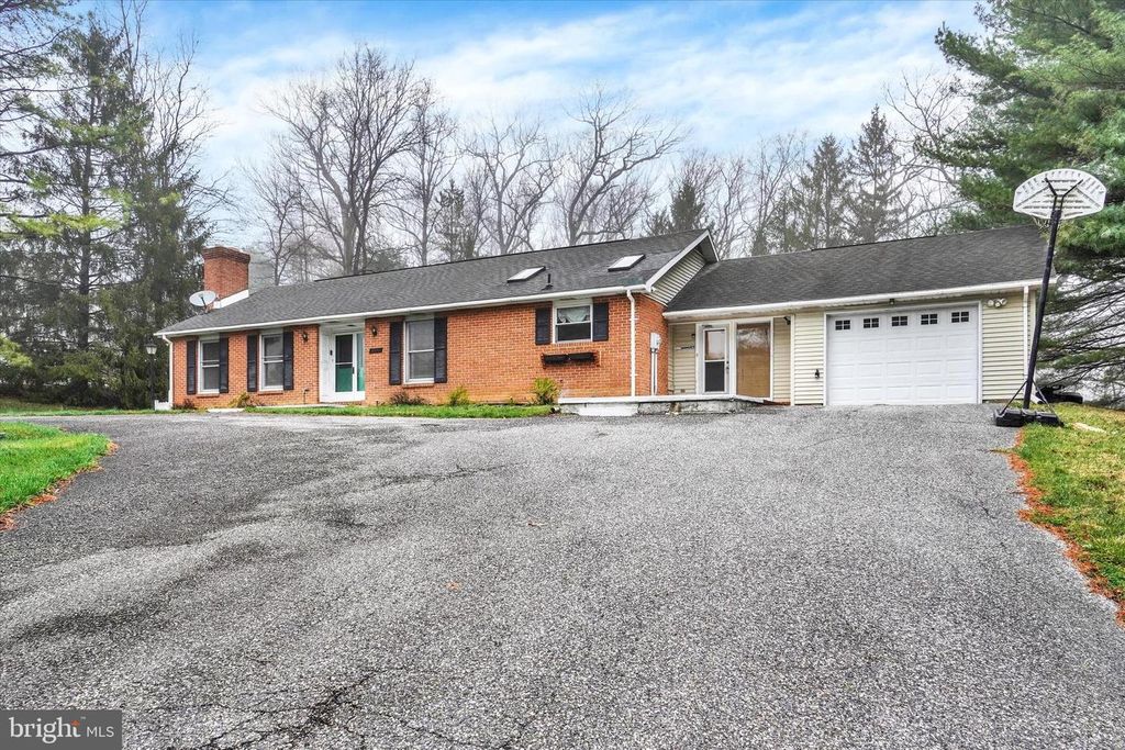 3870 AUTUMN LN, Stewartstown, PA 17363