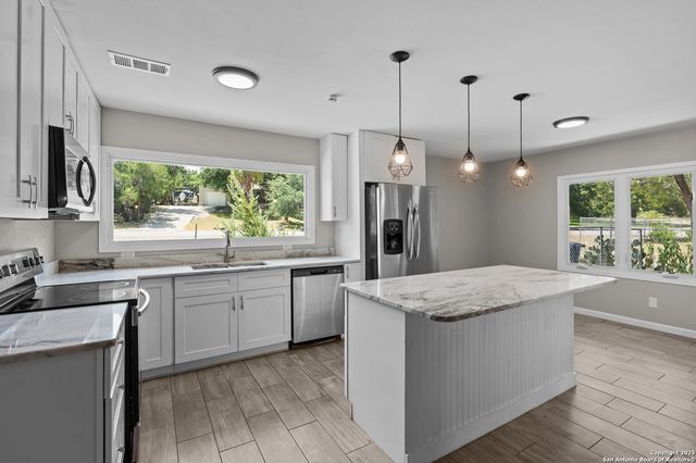 3019 Lakeview Dr, Canyon Lake, TX 78133