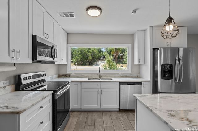 3019 Lakeview Dr, Canyon Lake, TX 78133