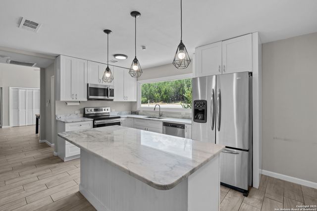 3019 Lakeview Dr, Canyon Lake, TX 78133