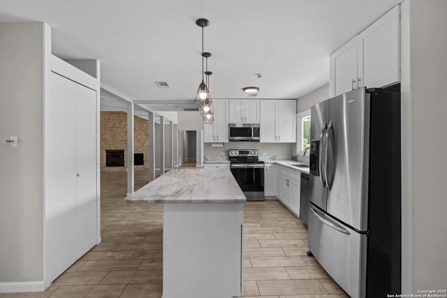 3019 Lakeview Dr, Canyon Lake, TX 78133