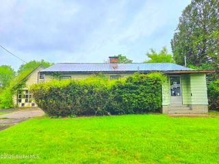 4 S East Avenue, Johnstown, NY 12095