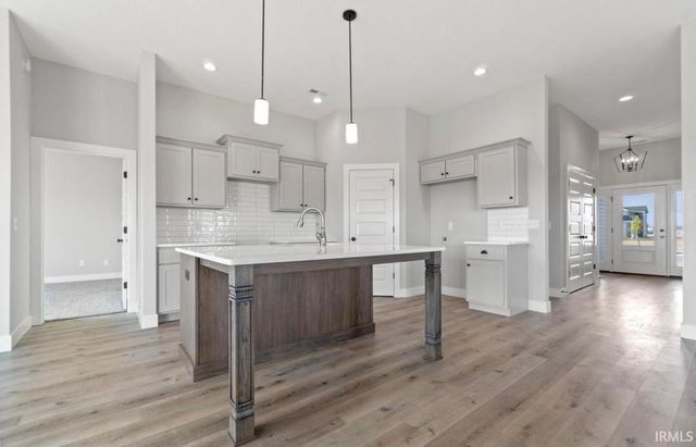 1572 Hager Way, Fort Wayne, IN 46818