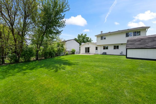 4095 Victoria Drive, Hoffman Estates, IL 60192