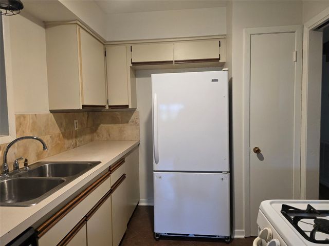 10522 Royal Oaks Drive, Houston, TX 77016