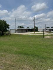 3707 Fm 2676, Hondo, TX 78861