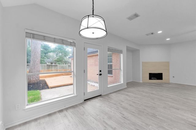 87 S Wynnoak Circle, The Woodlands, TX 77382