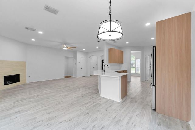 87 S Wynnoak Circle, The Woodlands, TX 77382