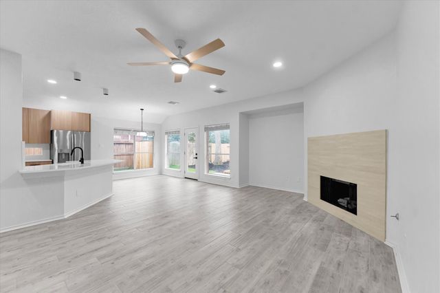 87 S Wynnoak Circle, The Woodlands, TX 77382