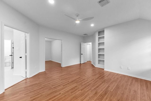 87 S Wynnoak Circle, The Woodlands, TX 77382