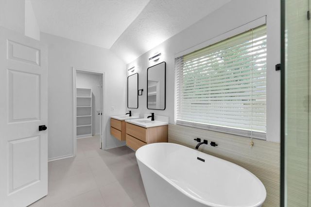 87 S Wynnoak Circle, The Woodlands, TX 77382