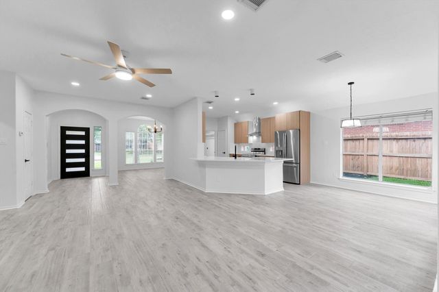 87 S Wynnoak Circle, The Woodlands, TX 77382