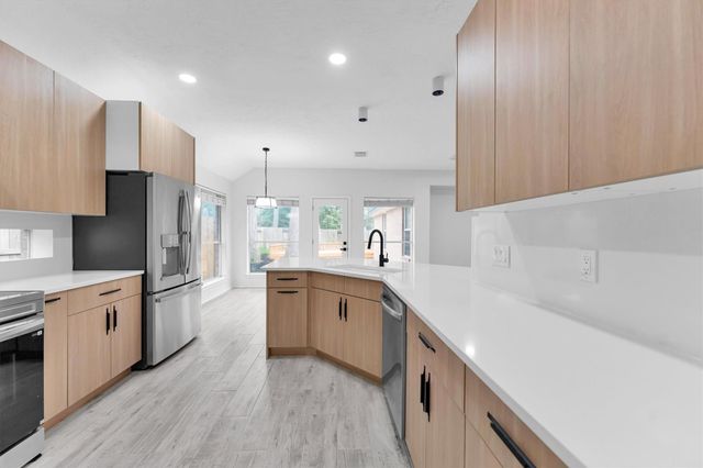 87 S Wynnoak Circle, The Woodlands, TX 77382