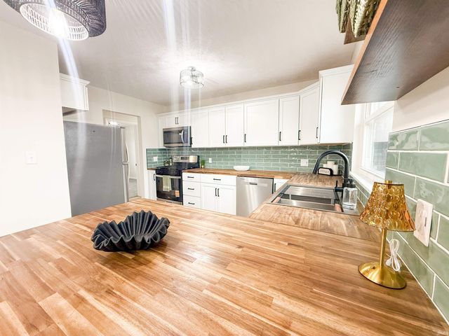 876 Hiawatha Drive, Elkhart, IN 46517