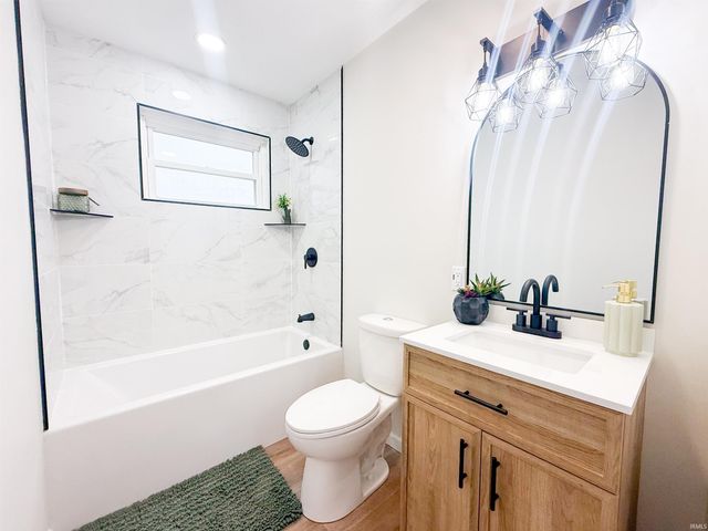 876 Hiawatha Drive, Elkhart, IN 46517