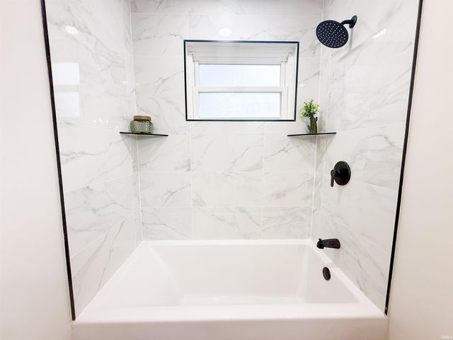 876 Hiawatha Drive, Elkhart, IN 46517