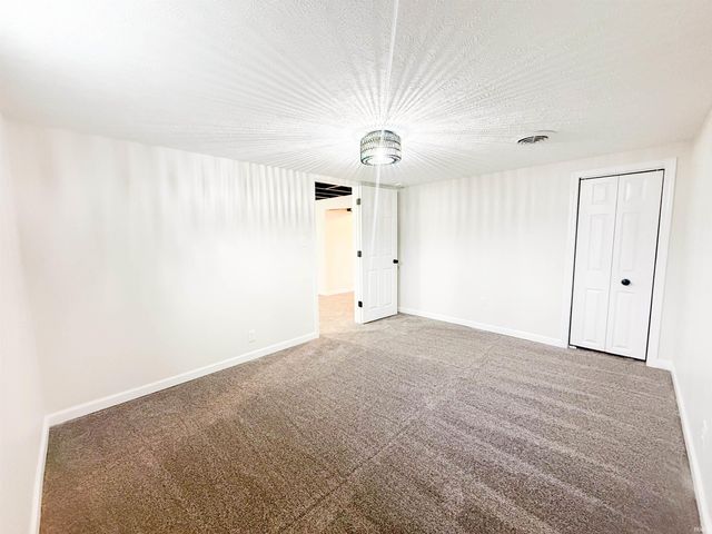 876 Hiawatha Drive, Elkhart, IN 46517