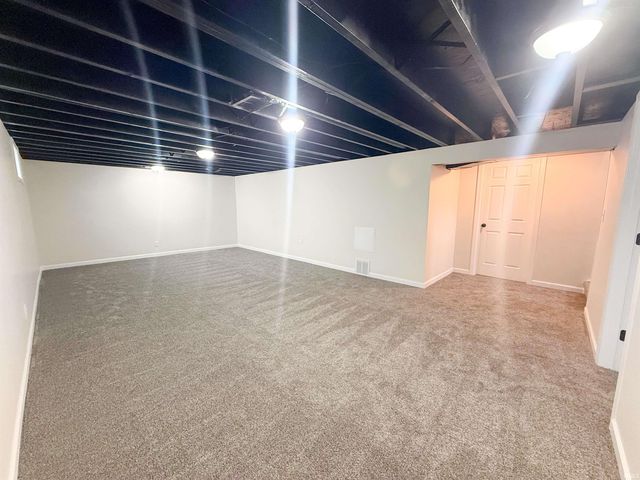 876 Hiawatha Drive, Elkhart, IN 46517