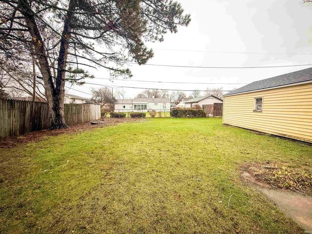 876 Hiawatha Drive, Elkhart, IN 46517