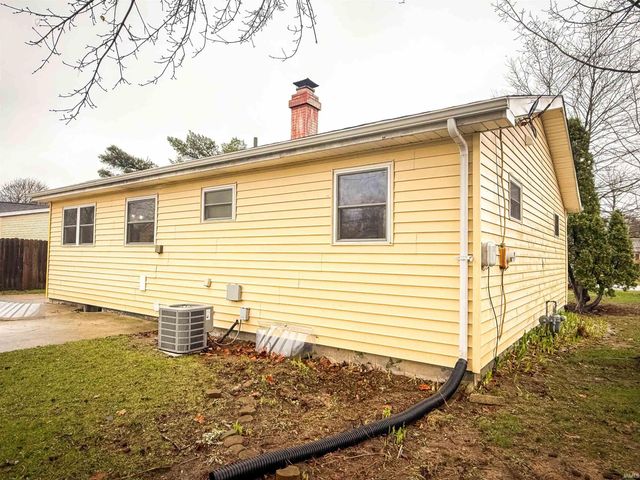 876 Hiawatha Drive, Elkhart, IN 46517