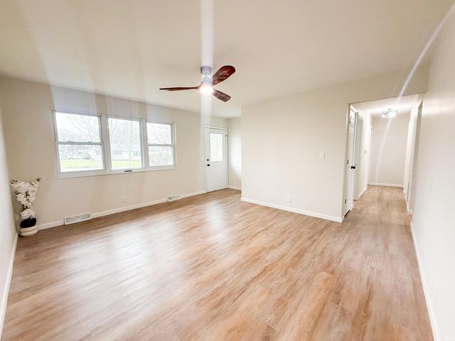 876 Hiawatha Drive, Elkhart, IN 46517