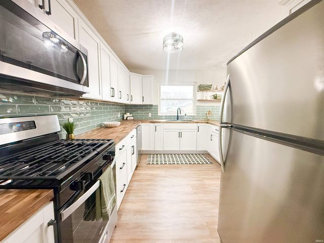 876 Hiawatha Drive, Elkhart, IN 46517