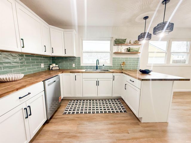 876 Hiawatha Drive, Elkhart, IN 46517