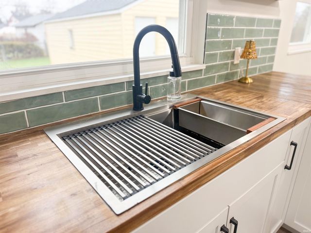 876 Hiawatha Drive, Elkhart, IN 46517