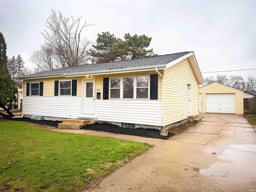 876 Hiawatha Drive, Elkhart, IN 46517