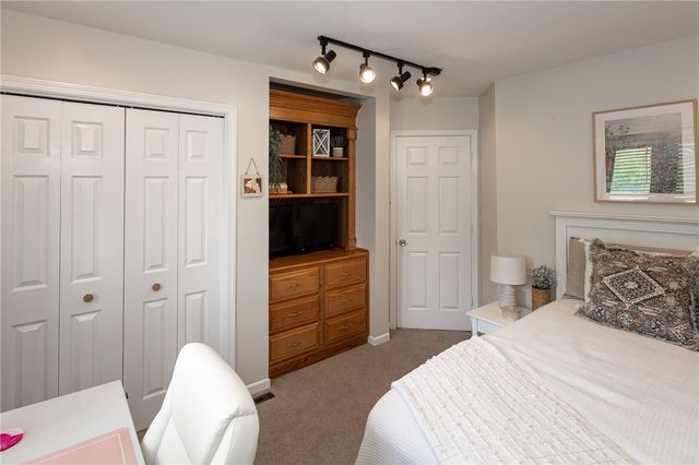 512 Argonne Blvd, Ellwood City, PA 16117