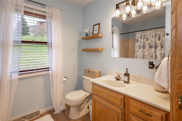 512 Argonne Blvd, Ellwood City, PA 16117
