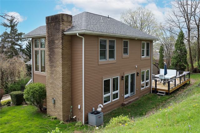 512 Argonne Blvd, Ellwood City, PA 16117