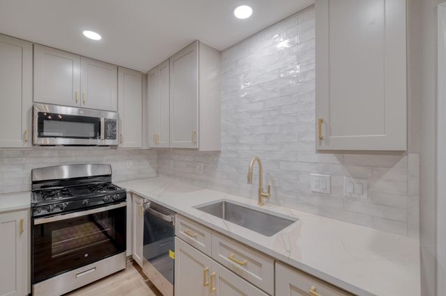 905 Wickfield LN, Austin, TX 78753