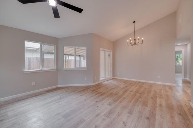 905 Wickfield LN, Austin, TX 78753