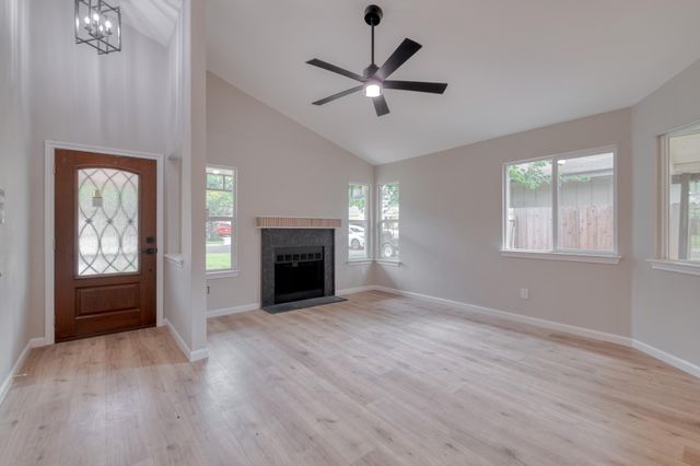 905 Wickfield LN, Austin, TX 78753