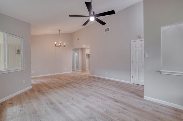 905 Wickfield LN, Austin, TX 78753