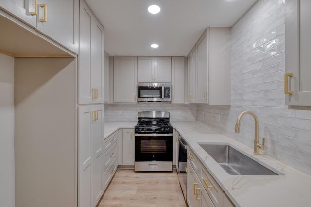 905 Wickfield LN, Austin, TX 78753