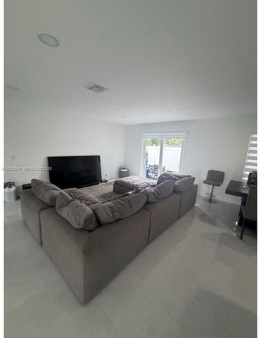 1110 S 14th Ave, Hollywood, FL 33020