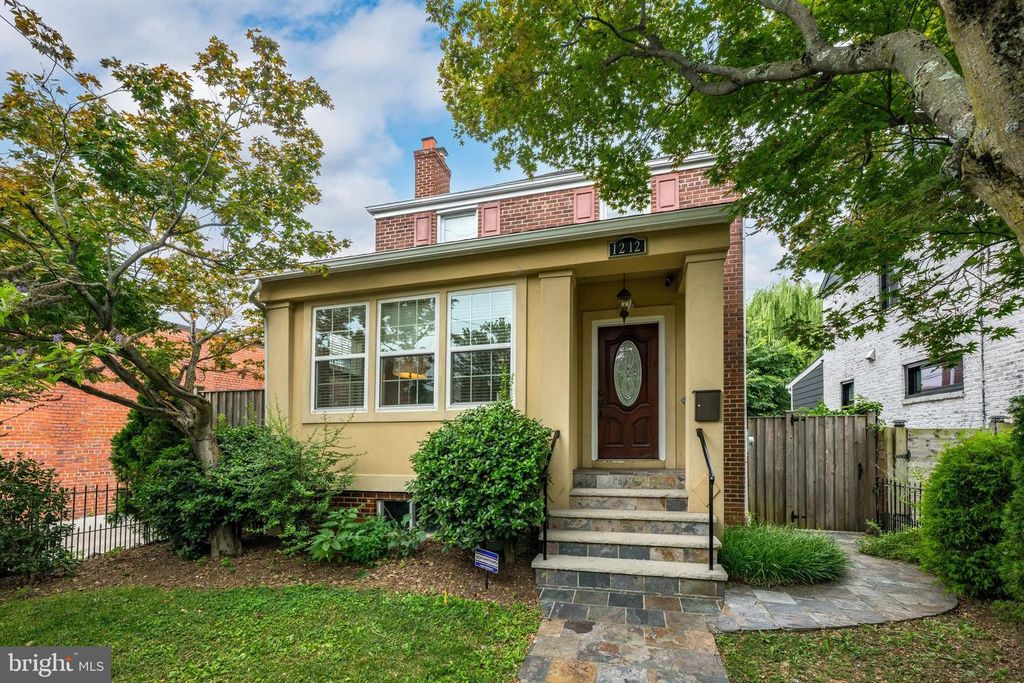 1212 UNDERWOOD ST NW, Washington, DC 20012