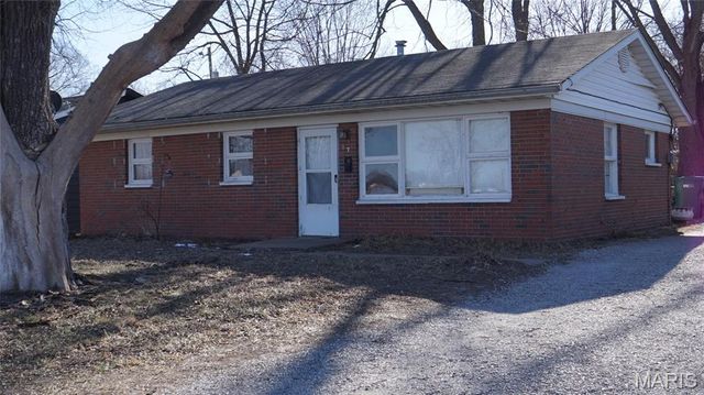 17 Hanover Lane, Cahokia, IL 62206