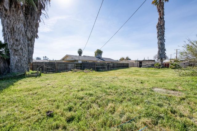 3448 W Peralta Way, Fresno, CA 93722